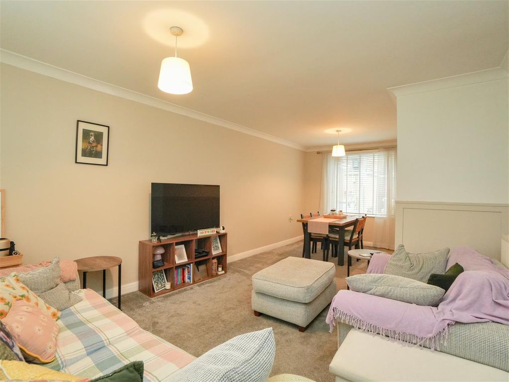 Property photo 3 of 19 Dining Lounge