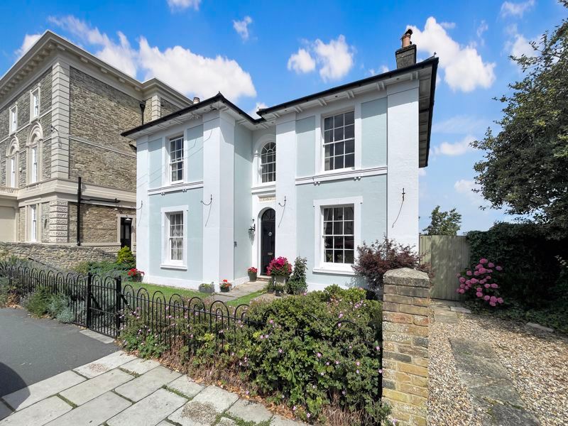 Property photo 1 of 8 Photo 7