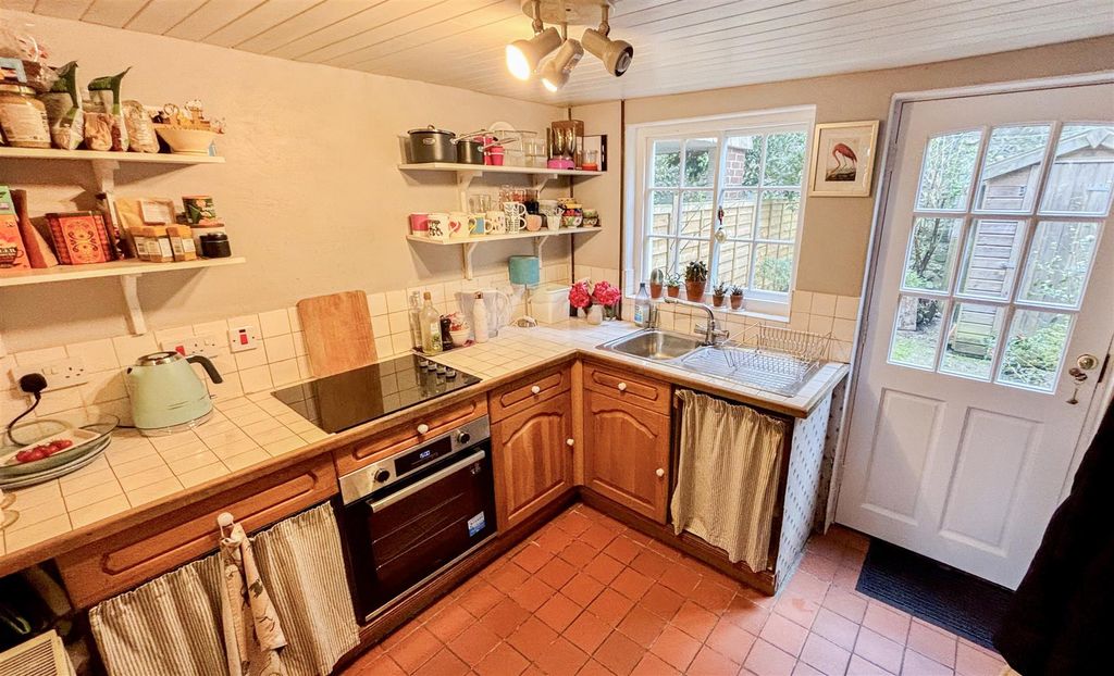 Property photo 2 of 11 7-Kitchen.Jpg