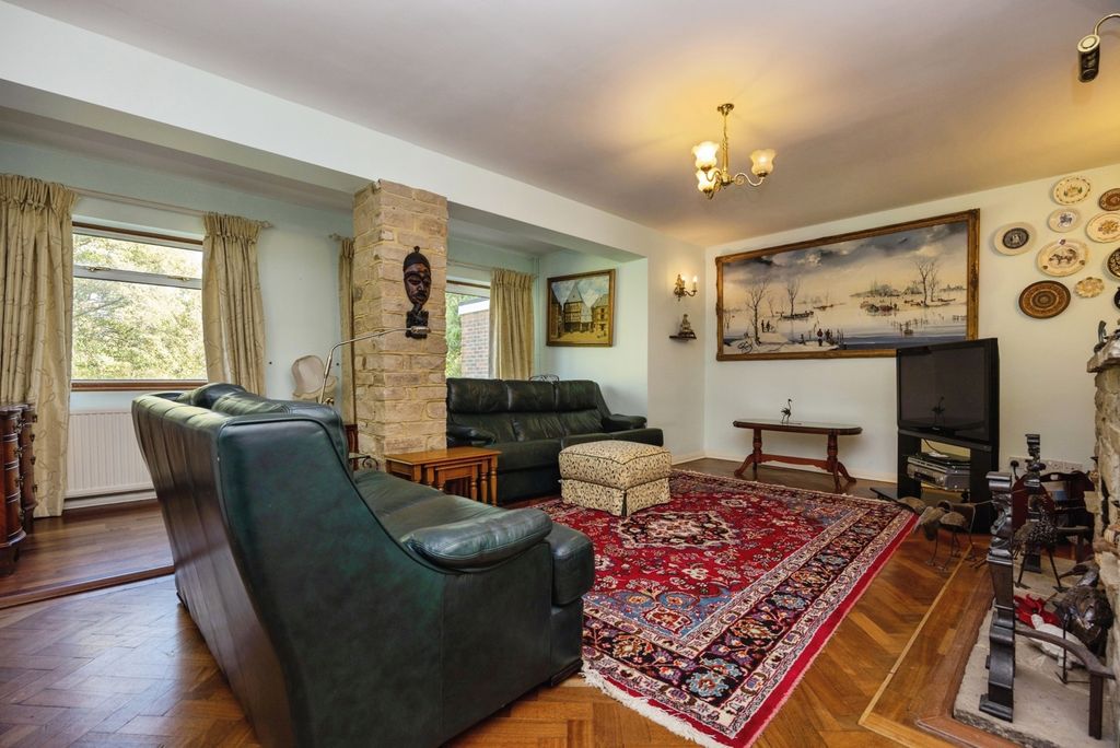 Property photo 2 of 17 Photo