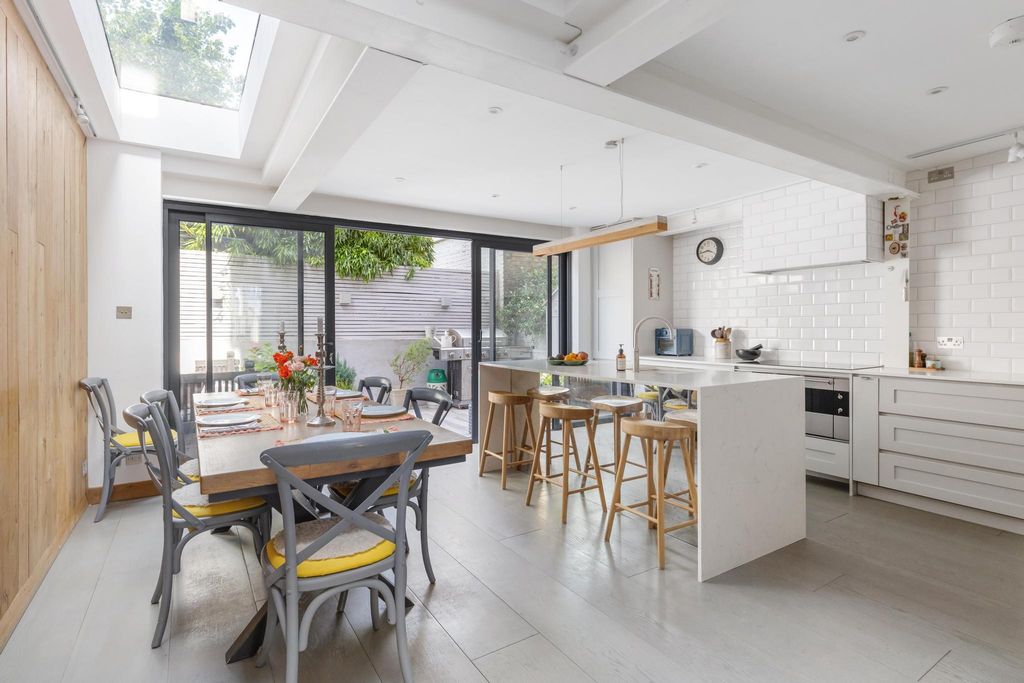 Property photo 1 of 17 Image