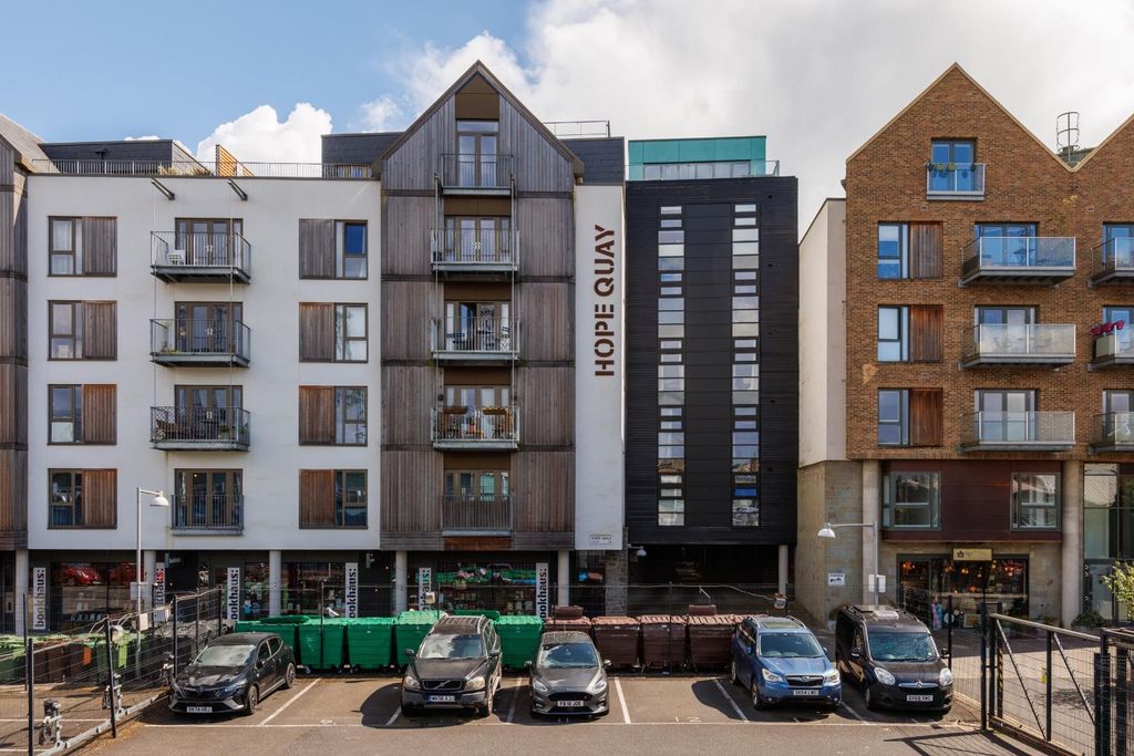 Property photo 2 of 16 53 Hope Quay-2.Jpg