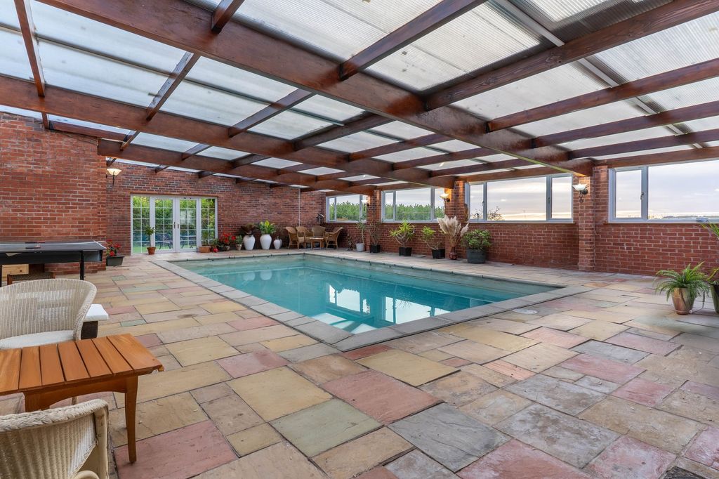 Property photo 3 of 35