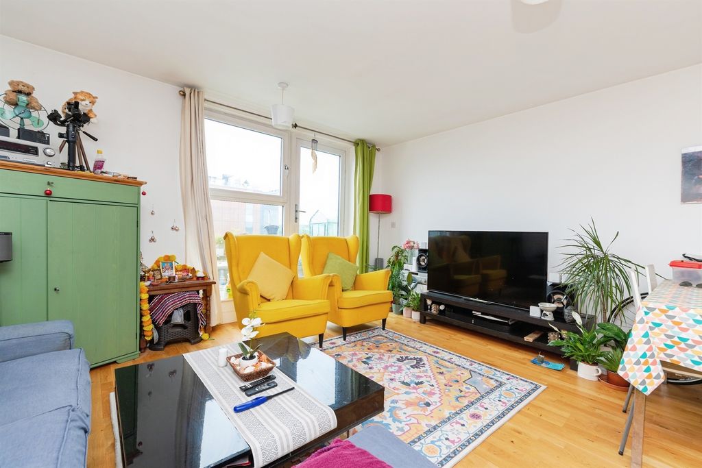 Property photo 2 of 17