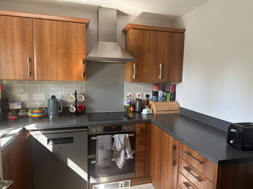 Property photo 3 of 10 Kitchen
