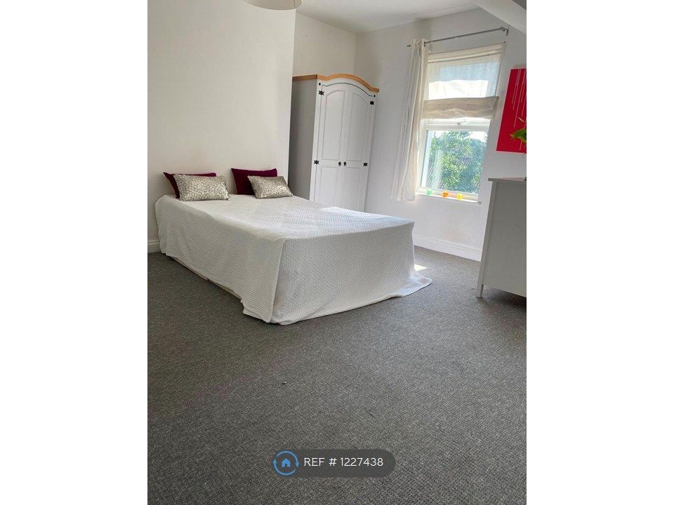 Property photo 1 of 8 Bedroom
