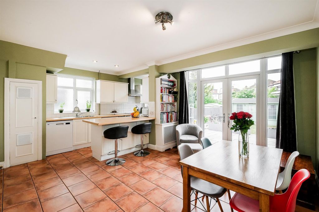 Property photo 1 of 35 13 Deynecourt Gardens-9_Web.Jpg