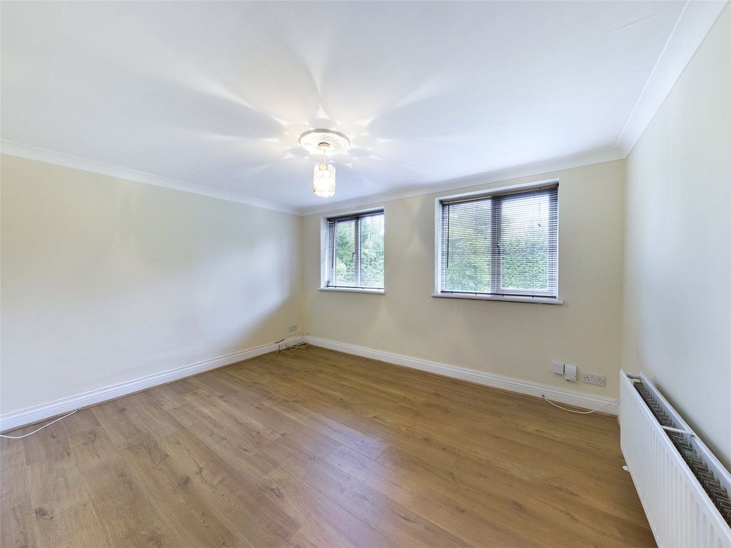 Property photo 3 of 9 Living Room