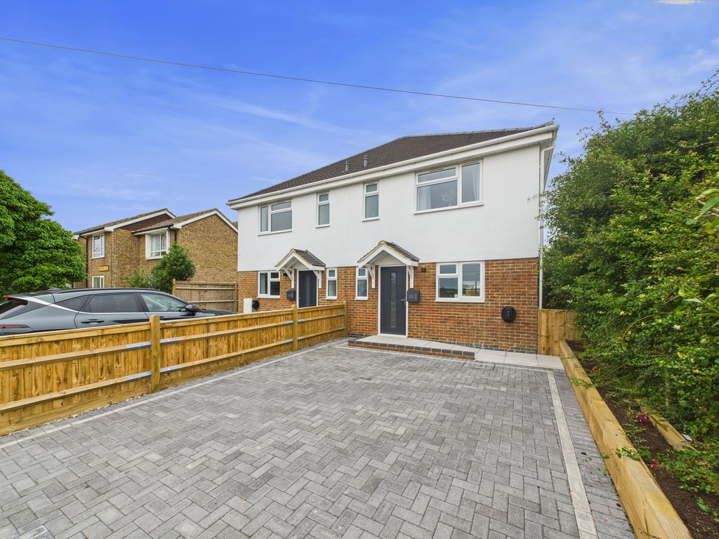 Property photo 1 of 11 Cam03519G0-Pr0314-Still018