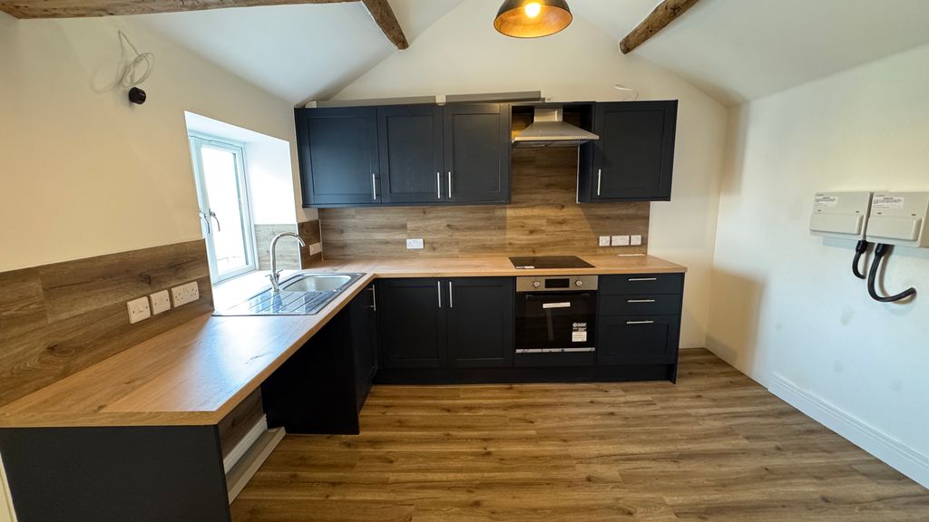 Property photo 2 of 7 Kitchen