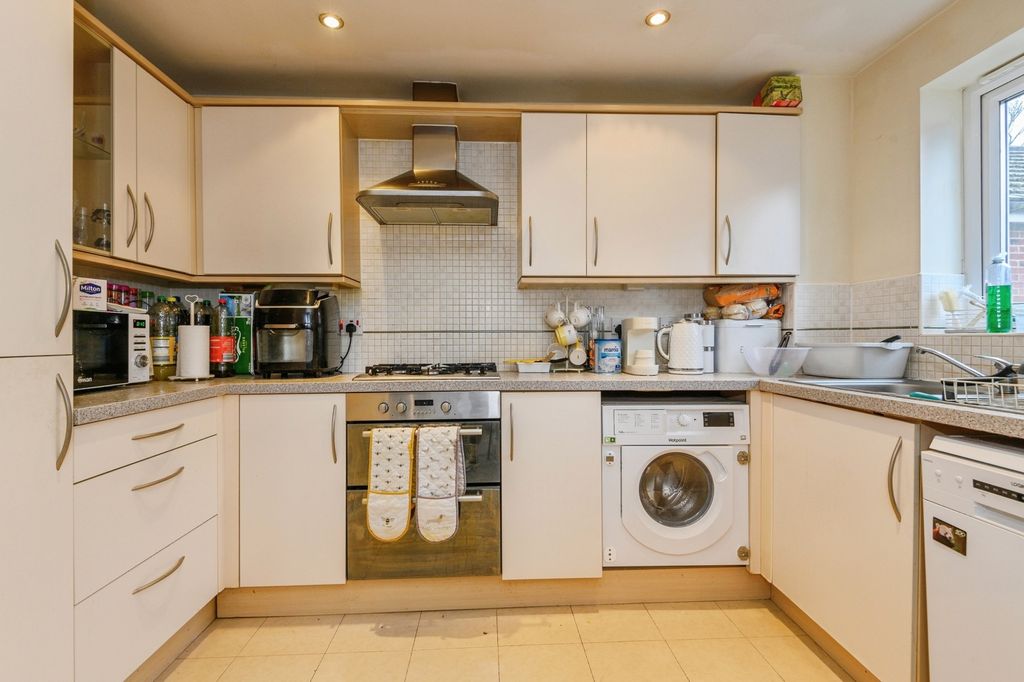 Property photo 3 of 15 Kitchen