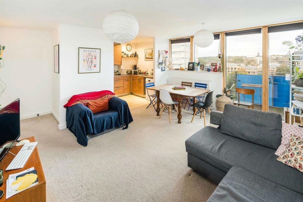 Property photo 2 of 9 2585913.Jpg