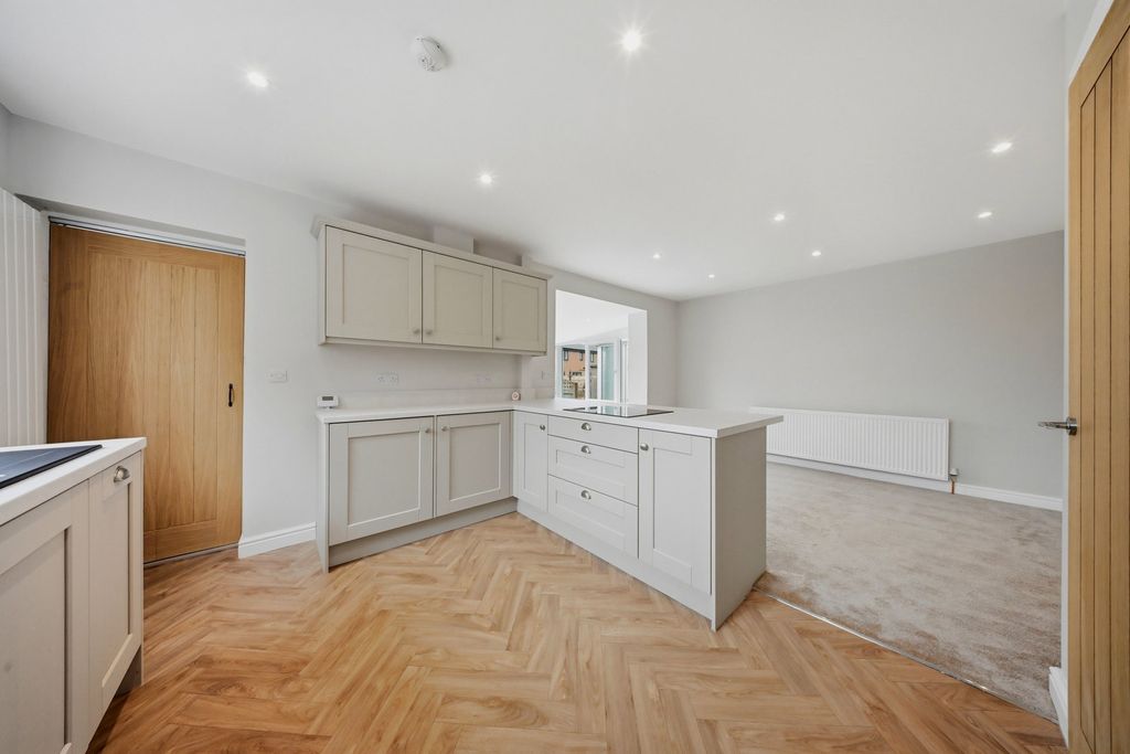 Property photo 2 of 43