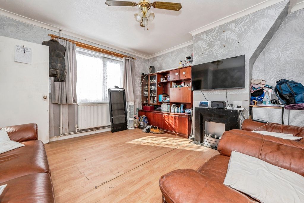 Property photo 2 of 14