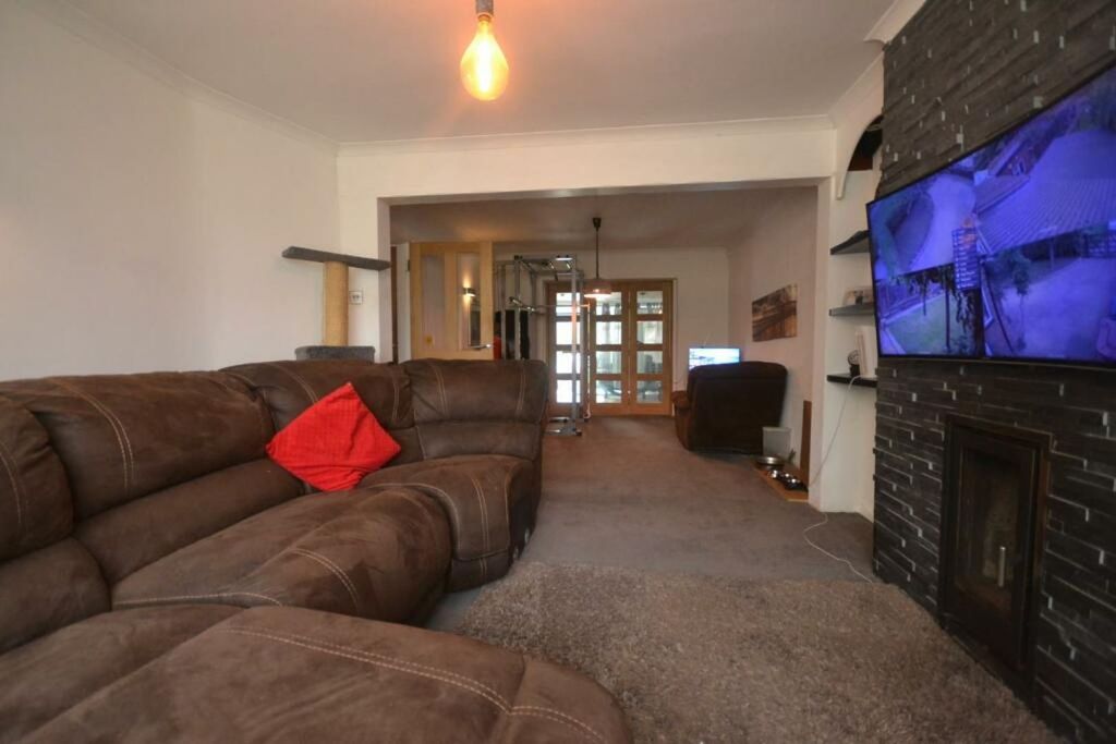 Property photo 2 of 15 Lounge/Family/Games