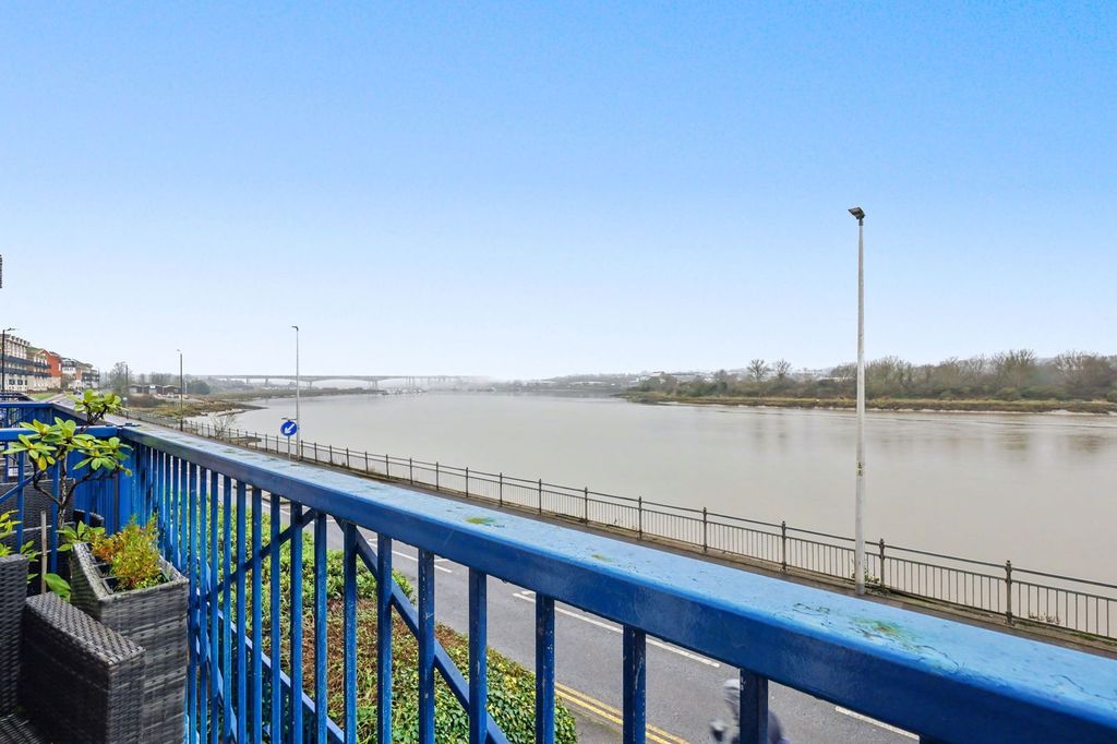 Property photo 3 of 49