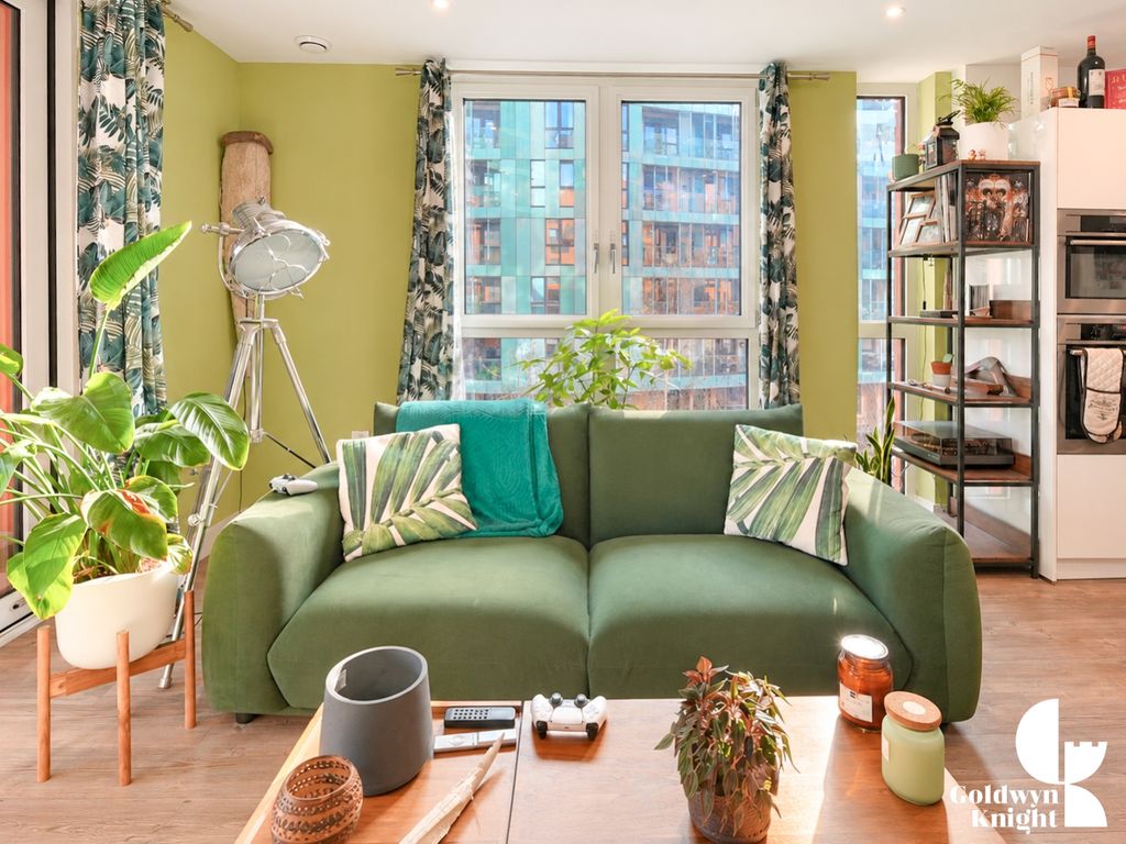 Property photo 1 of 19 Modern Green Living Room With City Views