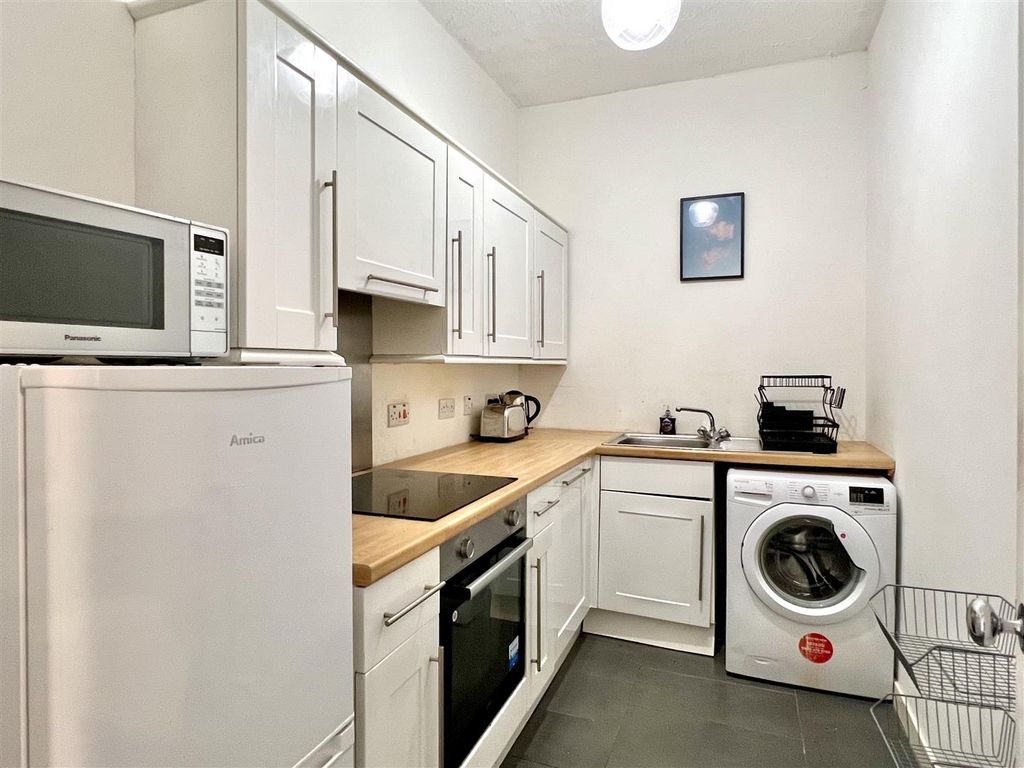 Property photo 3 of 14 31E Borestone Crescent, Stirling Fk7 9Bq