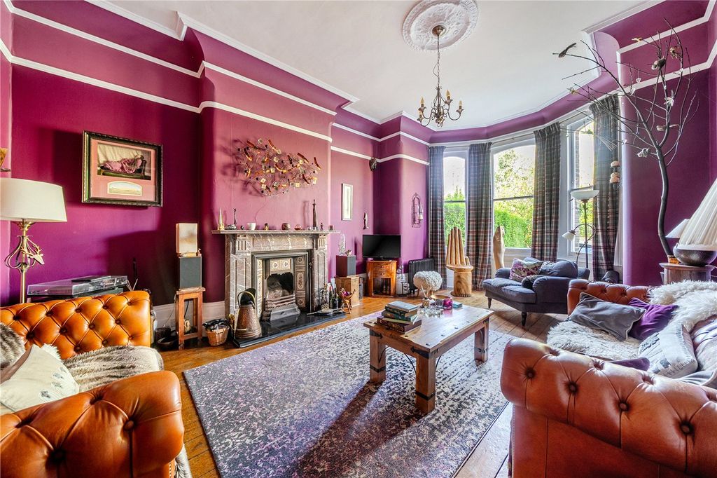 Property photo 2 of 21 Picture No. 12