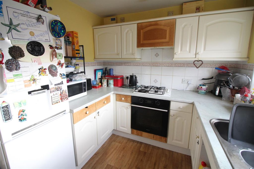 Property photo 3 of 7 Kitchen