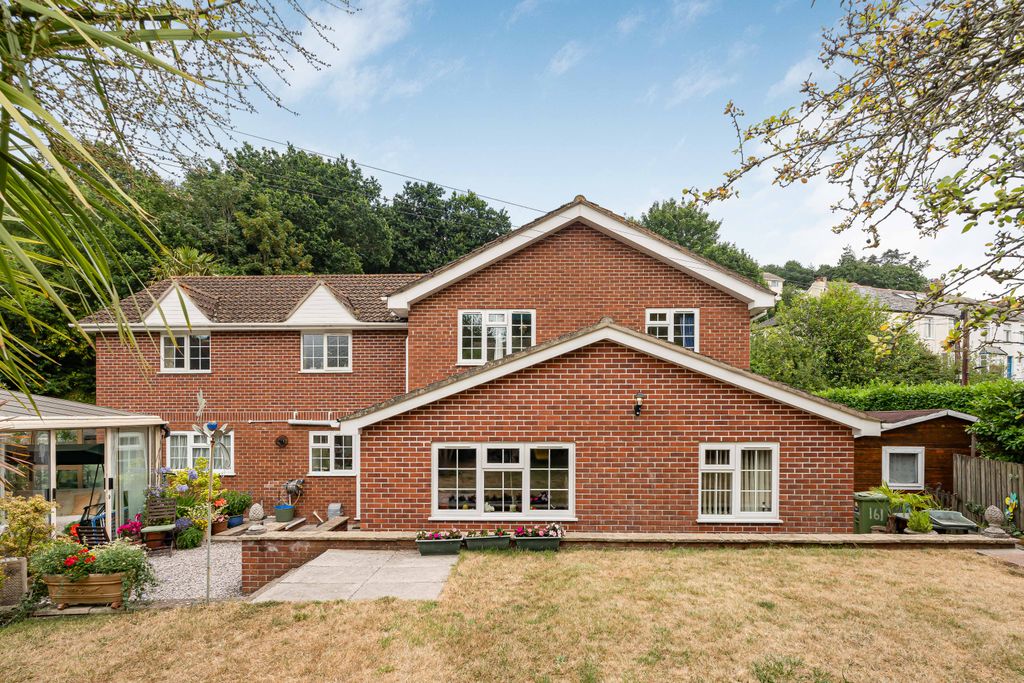 Property photo 2 of 35