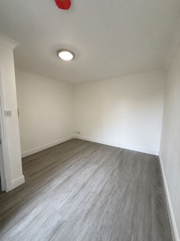 Property photo 1 of 3 5C High St 1