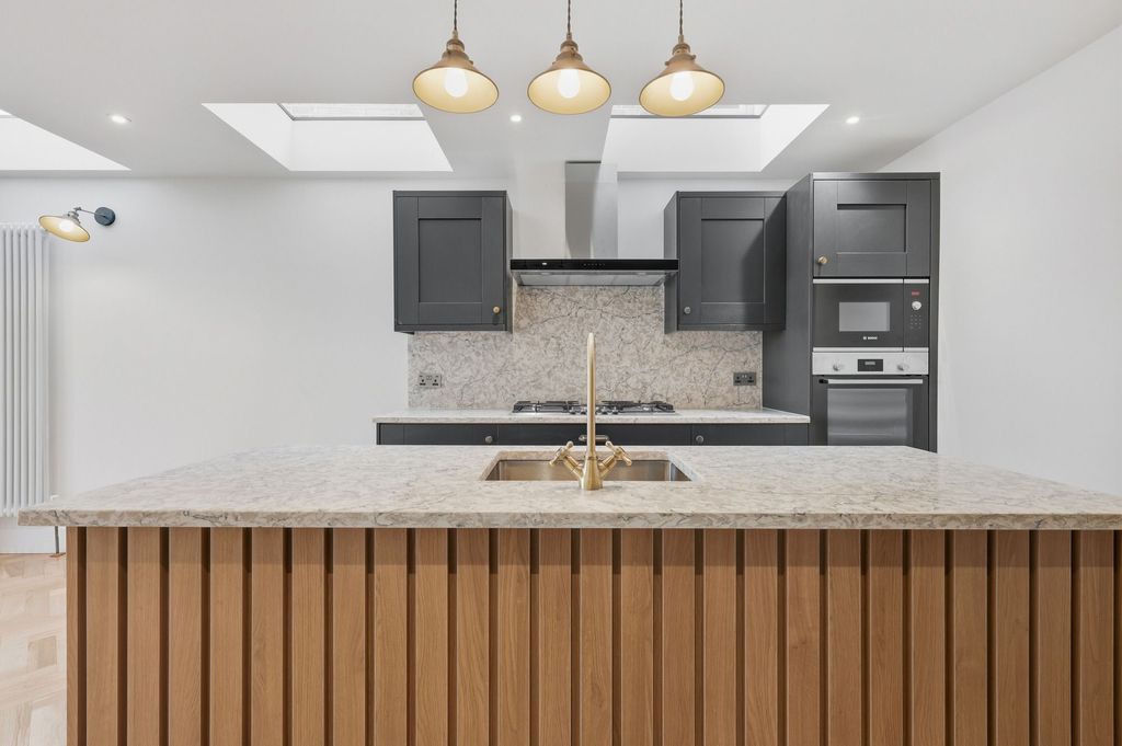 Property photo 3 of 36