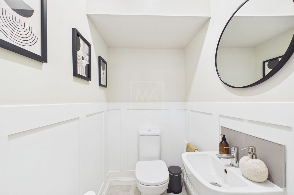 Property photo 3 of 17 WC