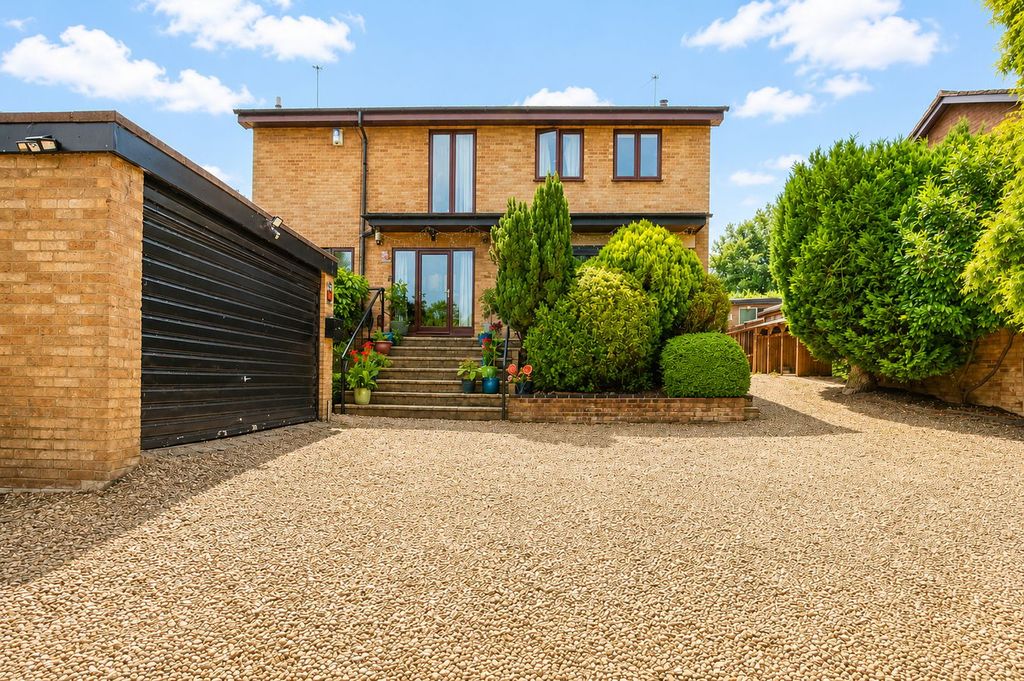 Property photo 1 of 31