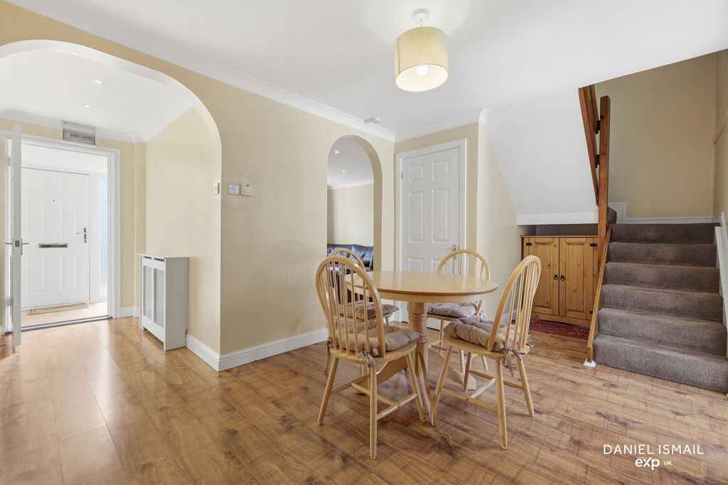 Property photo 2 of 21