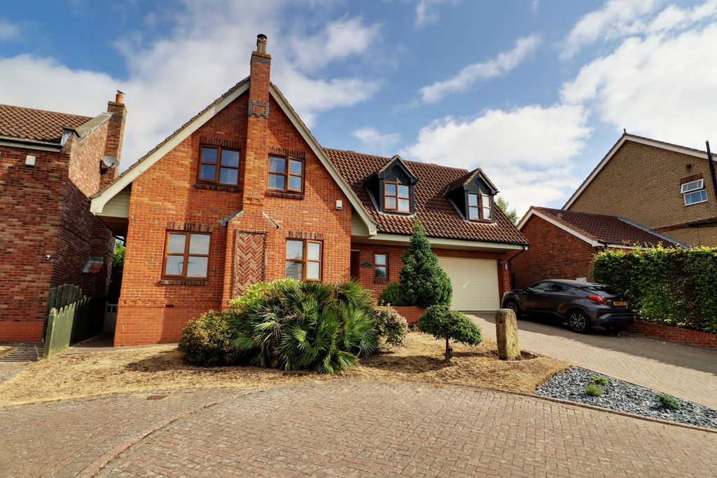 Property photo 2 of 28