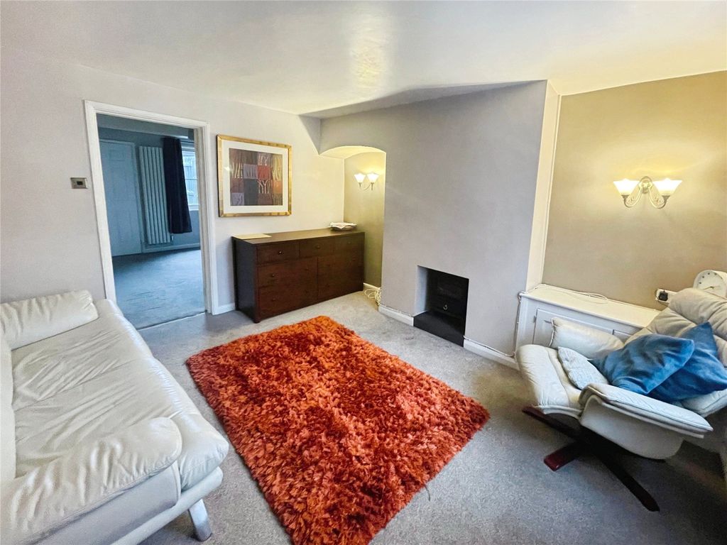 Property photo 2 of 14 Lounge