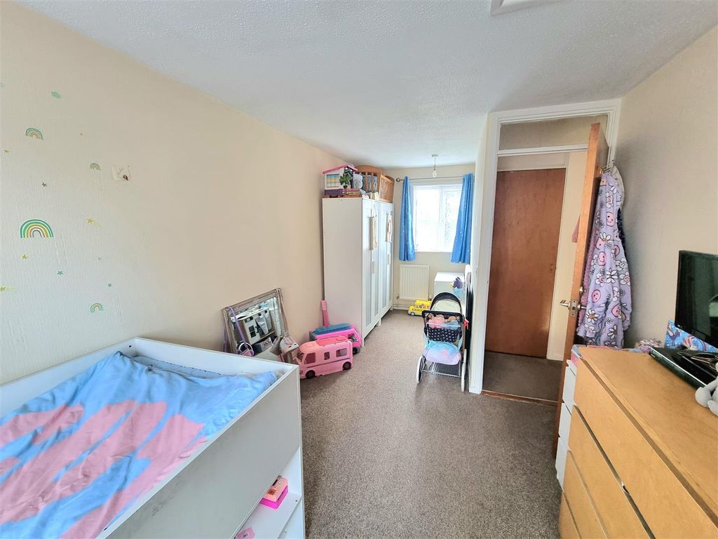 Property photo 3 of 9 Bedroom