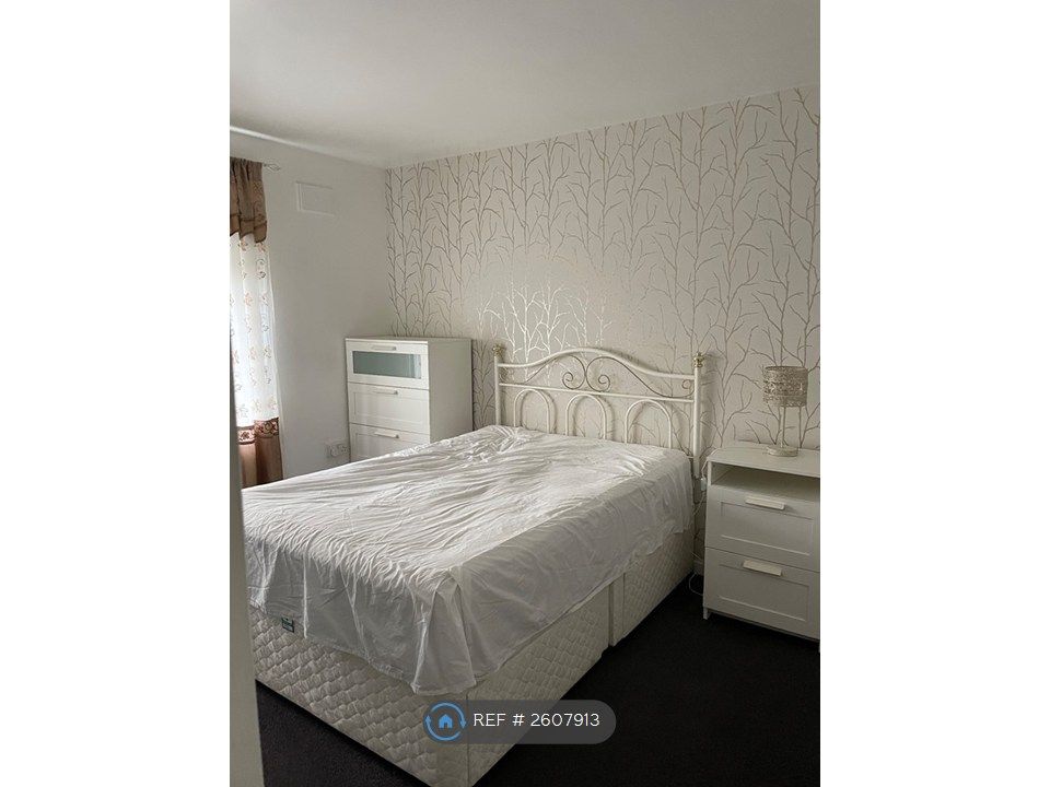 Property photo 2 of 9 Double Bedroom 1
