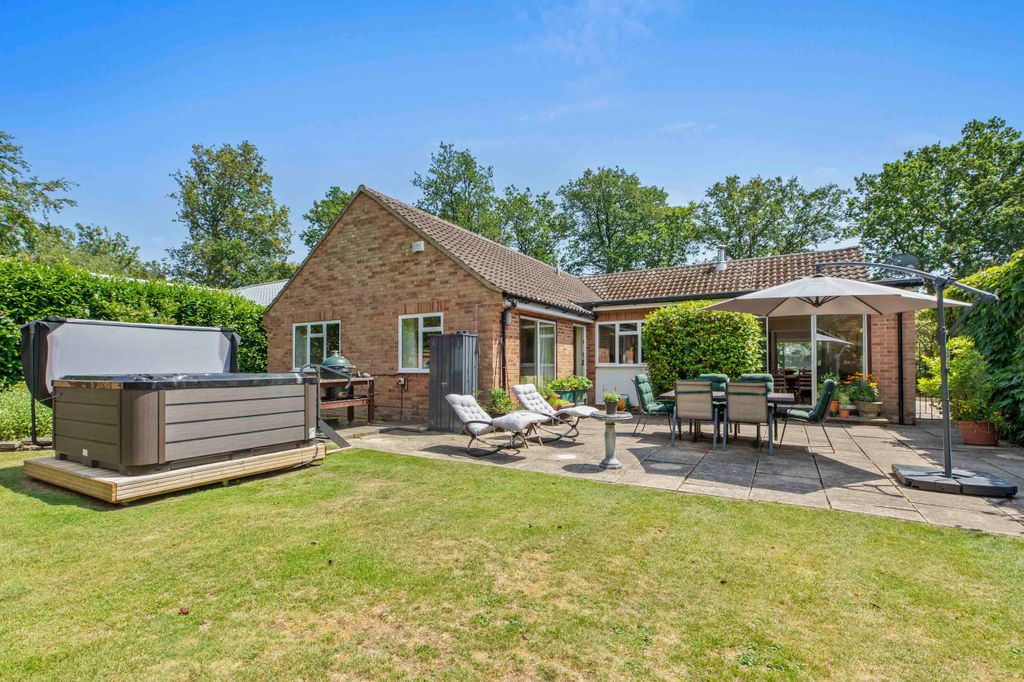 Property photo 3 of 30 Silverwood, Widmoor Wooburn Common Hp10 0Jg (Low Res)-17