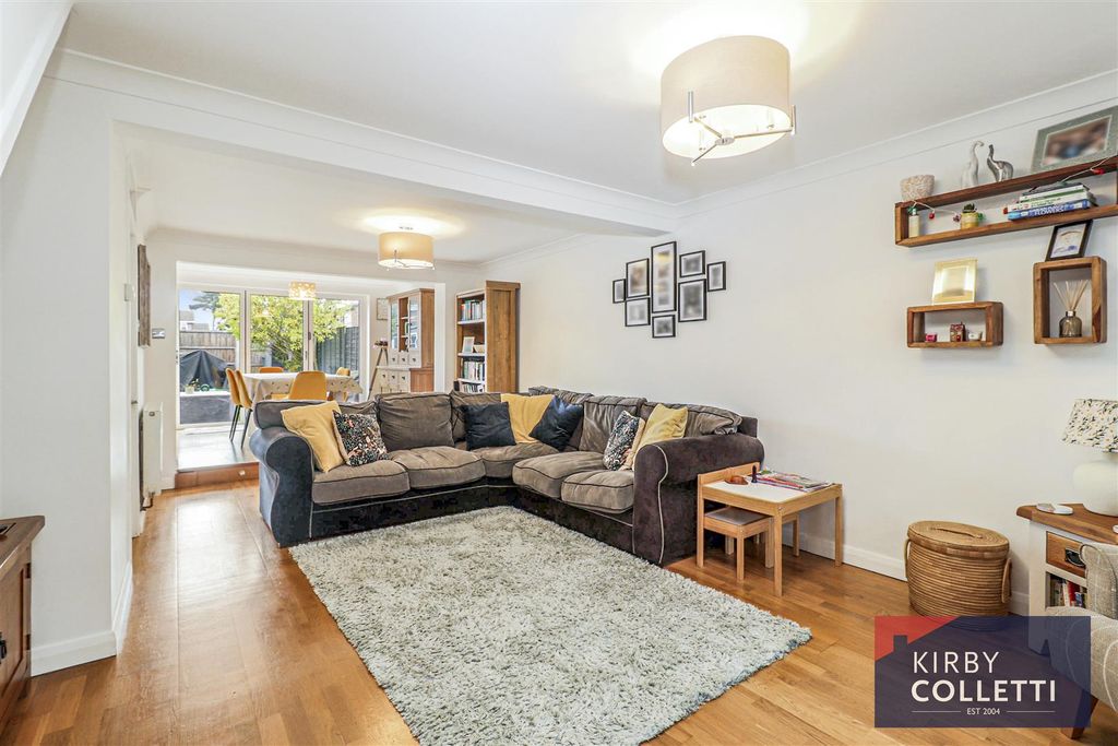 Property photo 2 of 27 Lounge