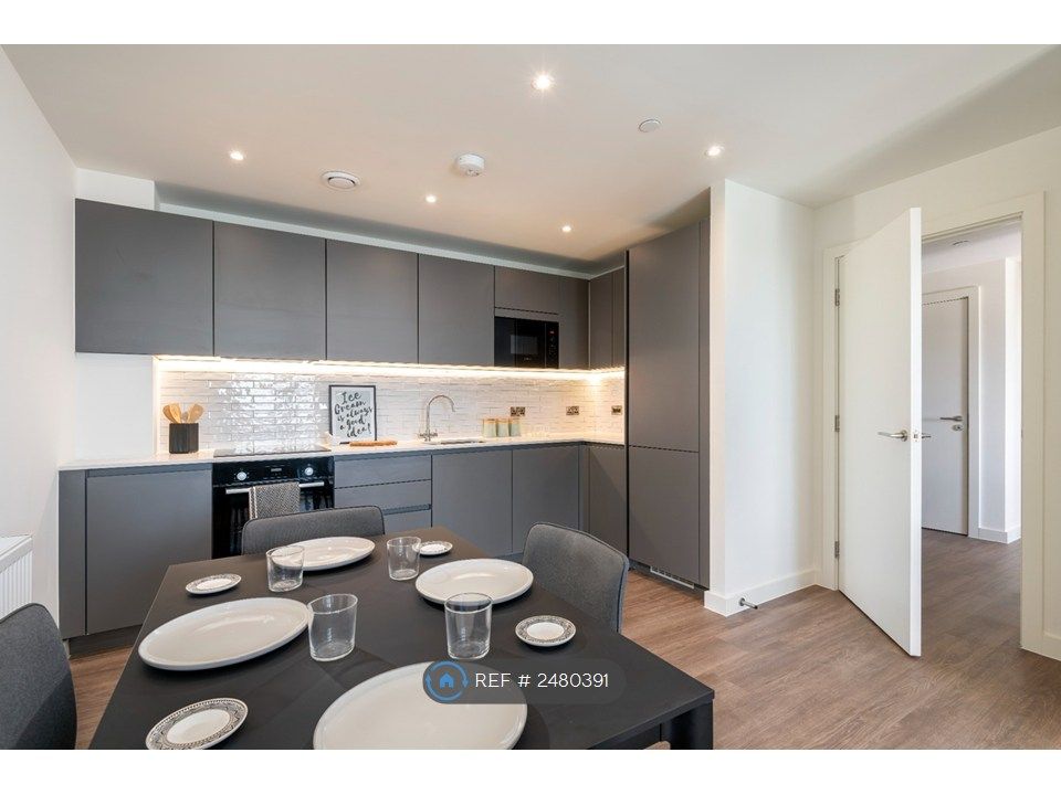 Property photo 3 of 16 Kitchen &amp; Dining