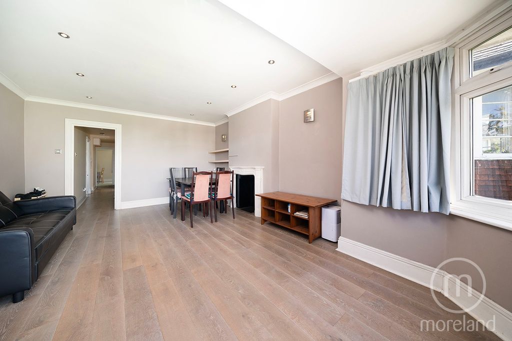 Property photo 3 of 10 5202843