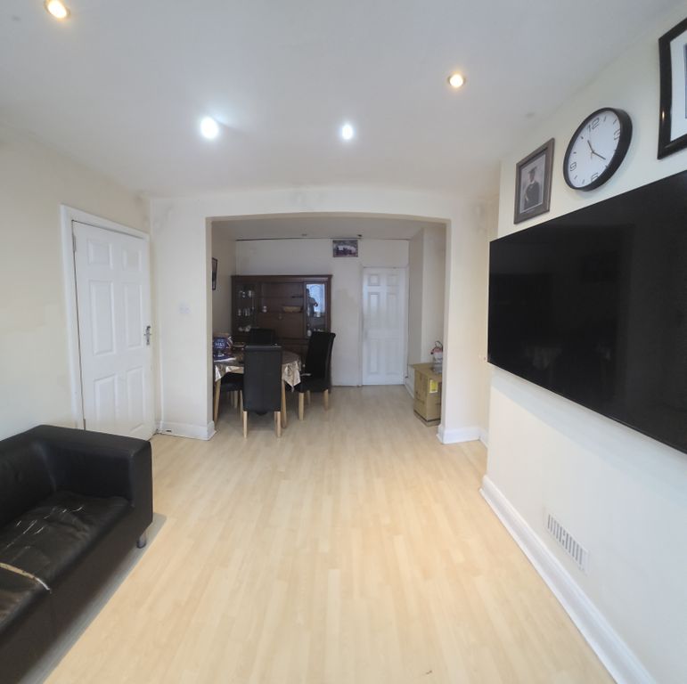 Property photo 2 of 7 Gallery