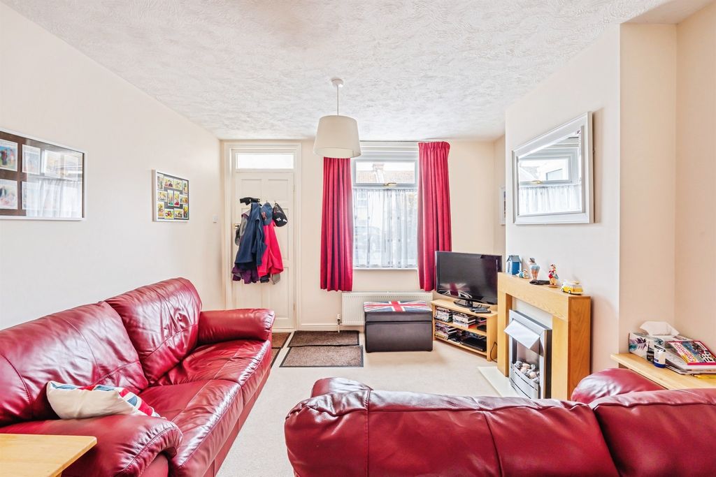 Property photo 3 of 14