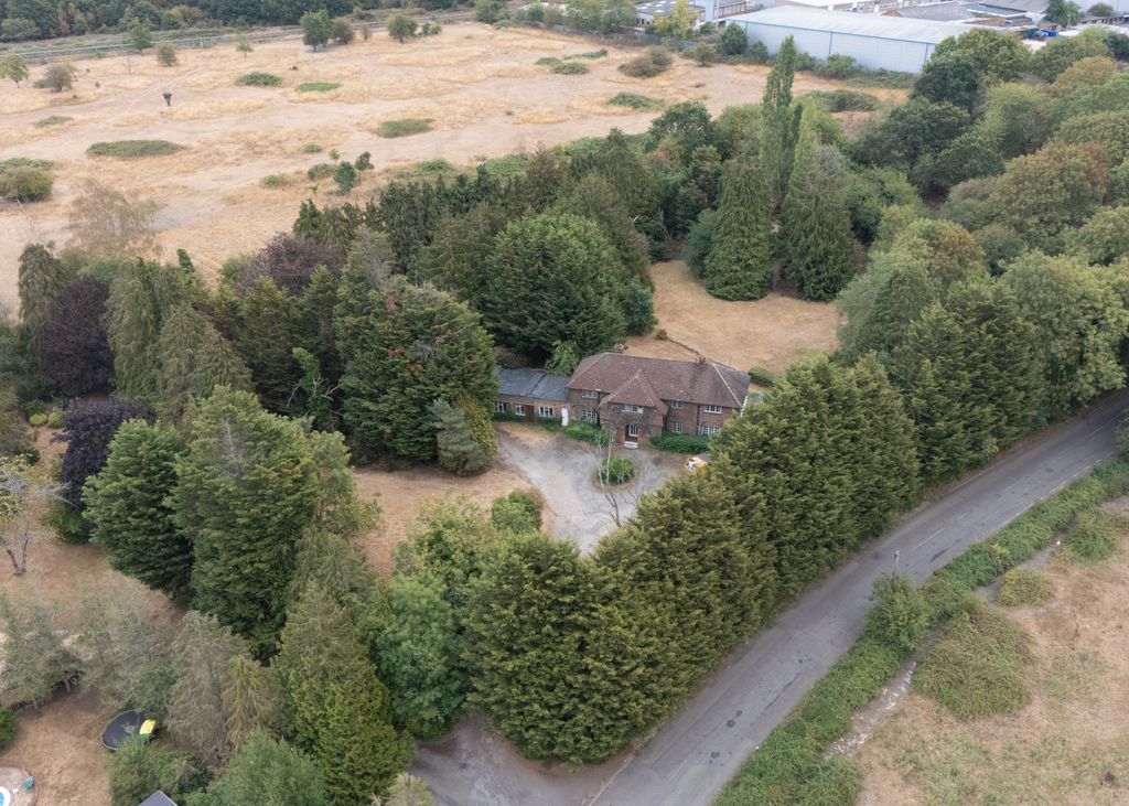 Property photo 3 of 30 Ladds House, Old Otford Road, Sevenoaks, Kent, Tn14 5Ez