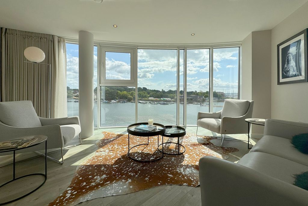 Property photo 3 of 14 28Ap Windows