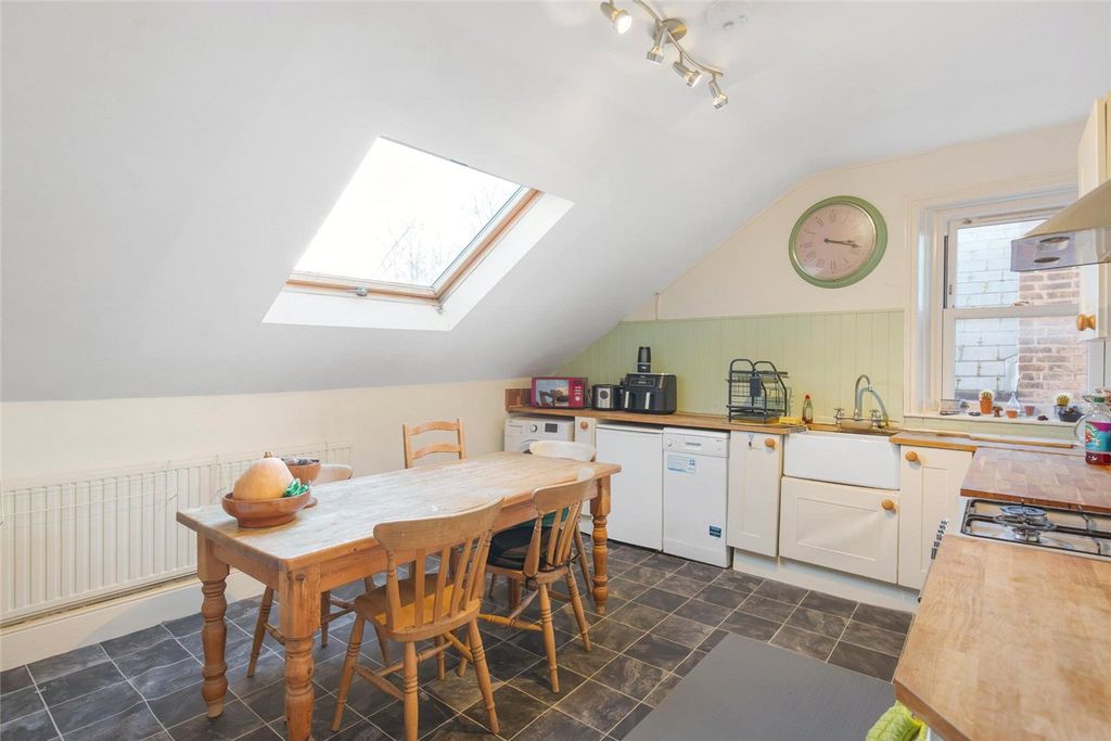 Property photo 3 of 17 Kitchen