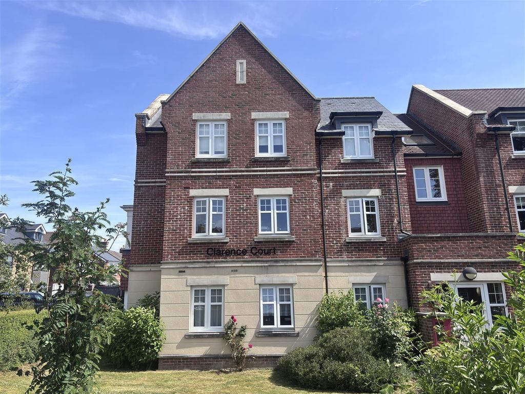Property photo 1 of 9 Clarence Court Front .Jpg