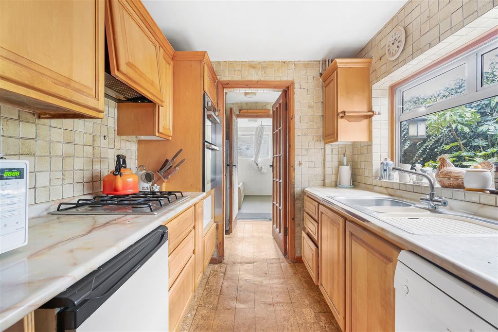 Property photo 3 of 18 10_71809.Jpg