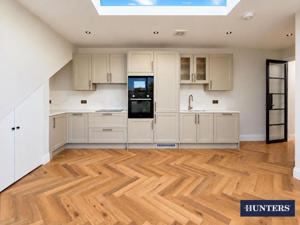 Property photo 1 of 6 Kitchen