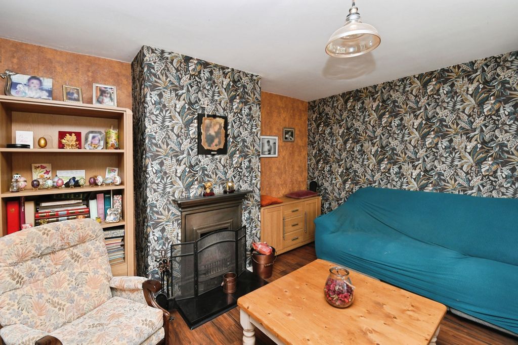 Property photo 3 of 25