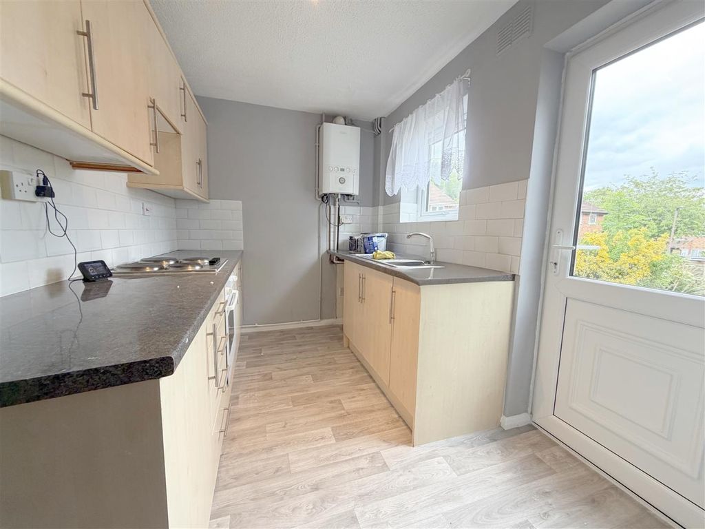 Property photo 3 of 7 Kitchen