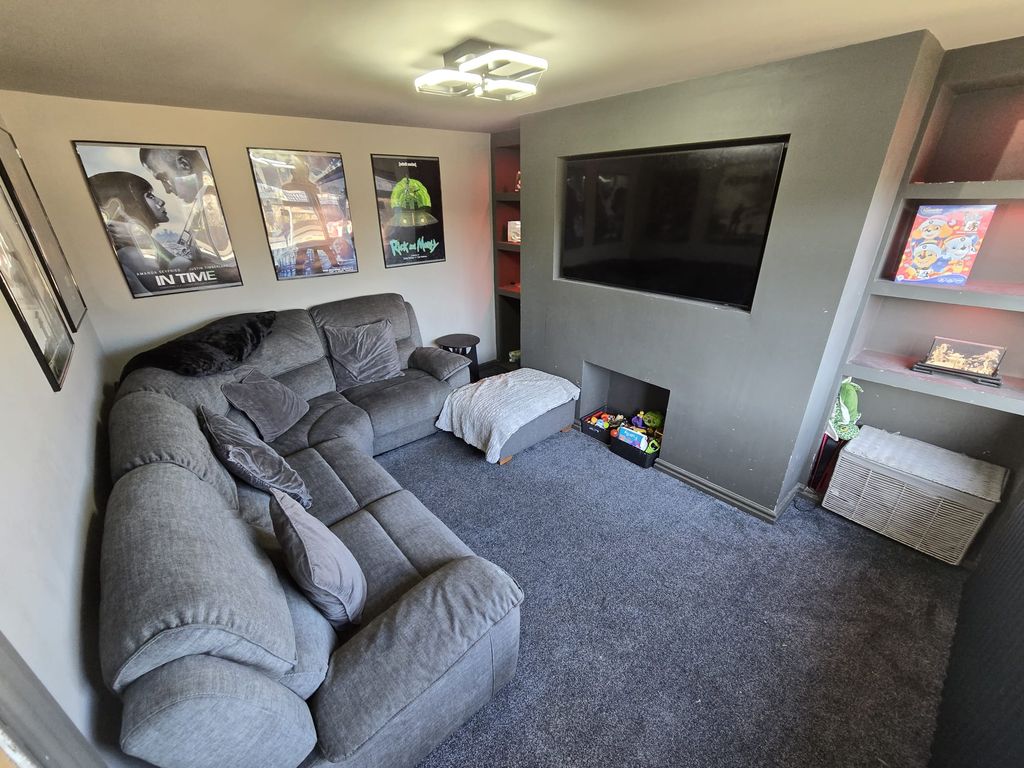 Property photo 2 of 19 Lounge A