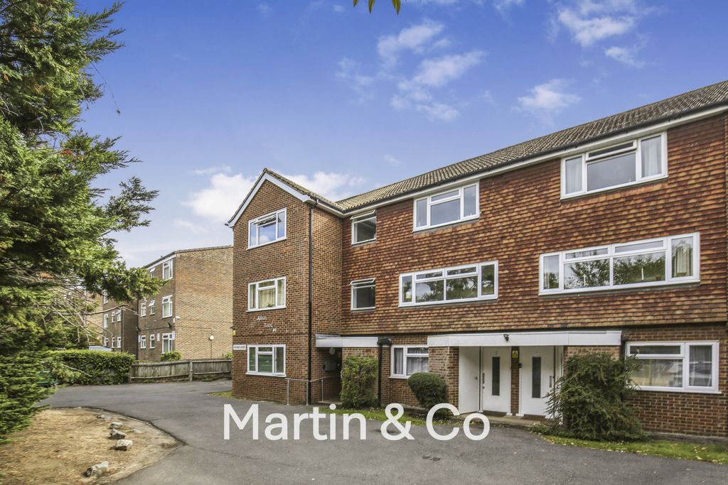 Property photo 2 of 18 1765460317 - 3 Sylvan Court,Haling Park Road, Cr2